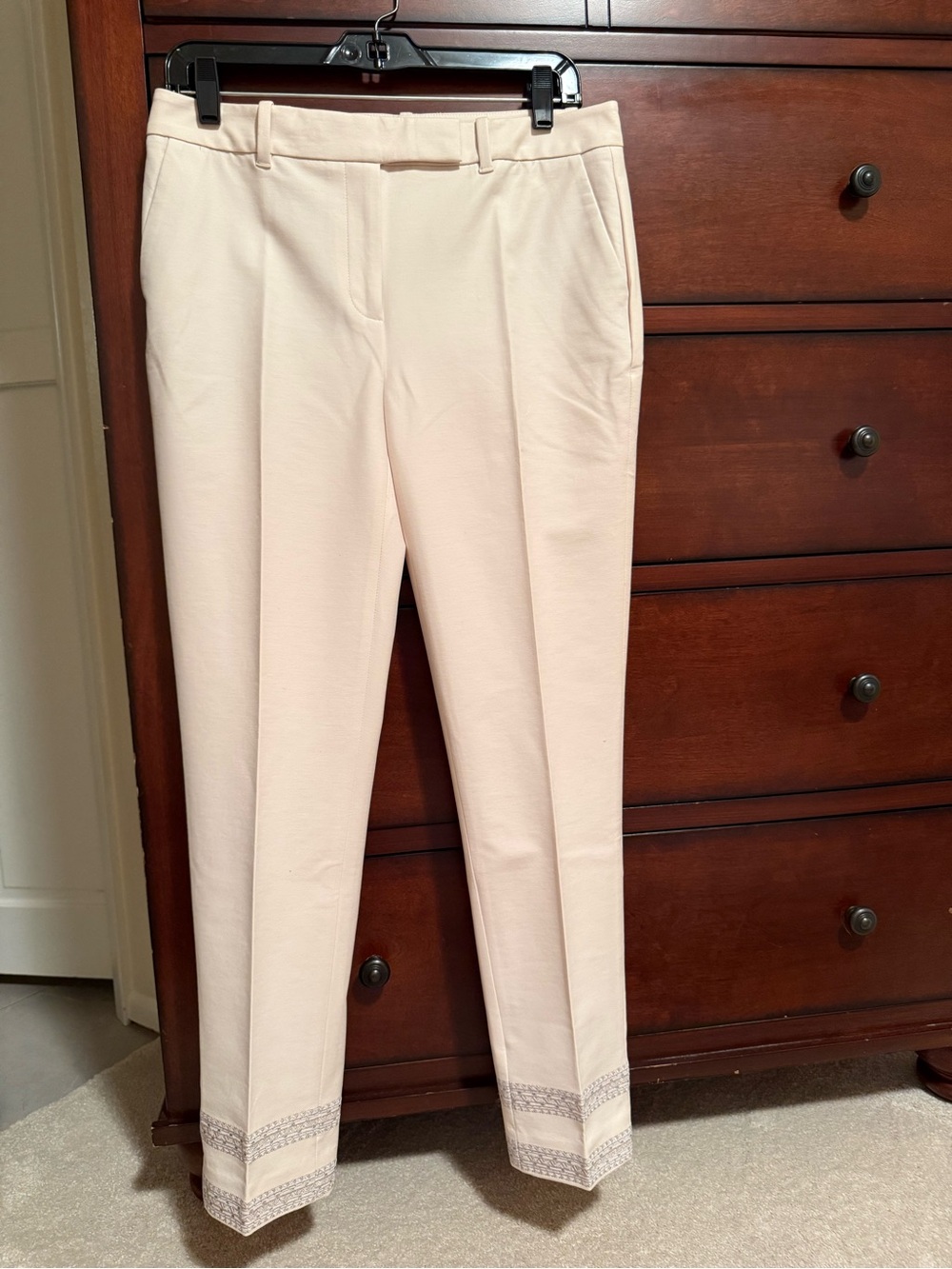 White House Black Market Pale Cream Cropped Stretch Ankle Pants